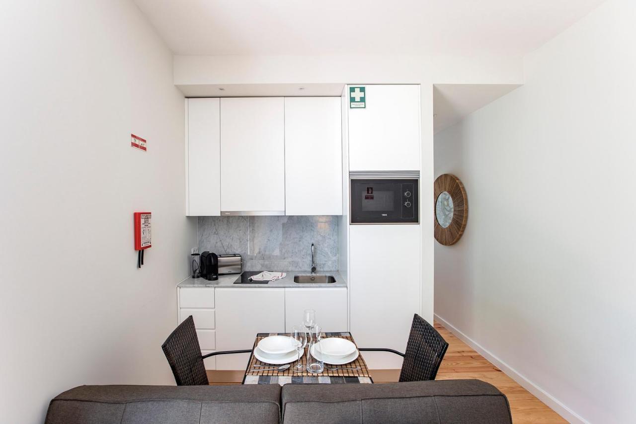 Central Studio W/ Pool, Ac & Patio By Lovelystay Porto Luaran gambar
