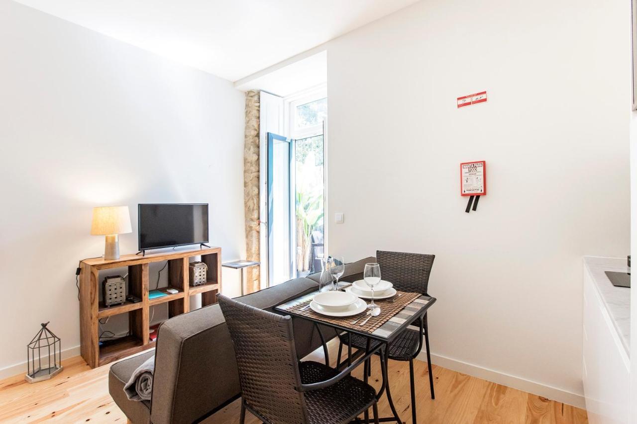 Central Studio W/ Pool, Ac & Patio By Lovelystay Porto Luaran gambar