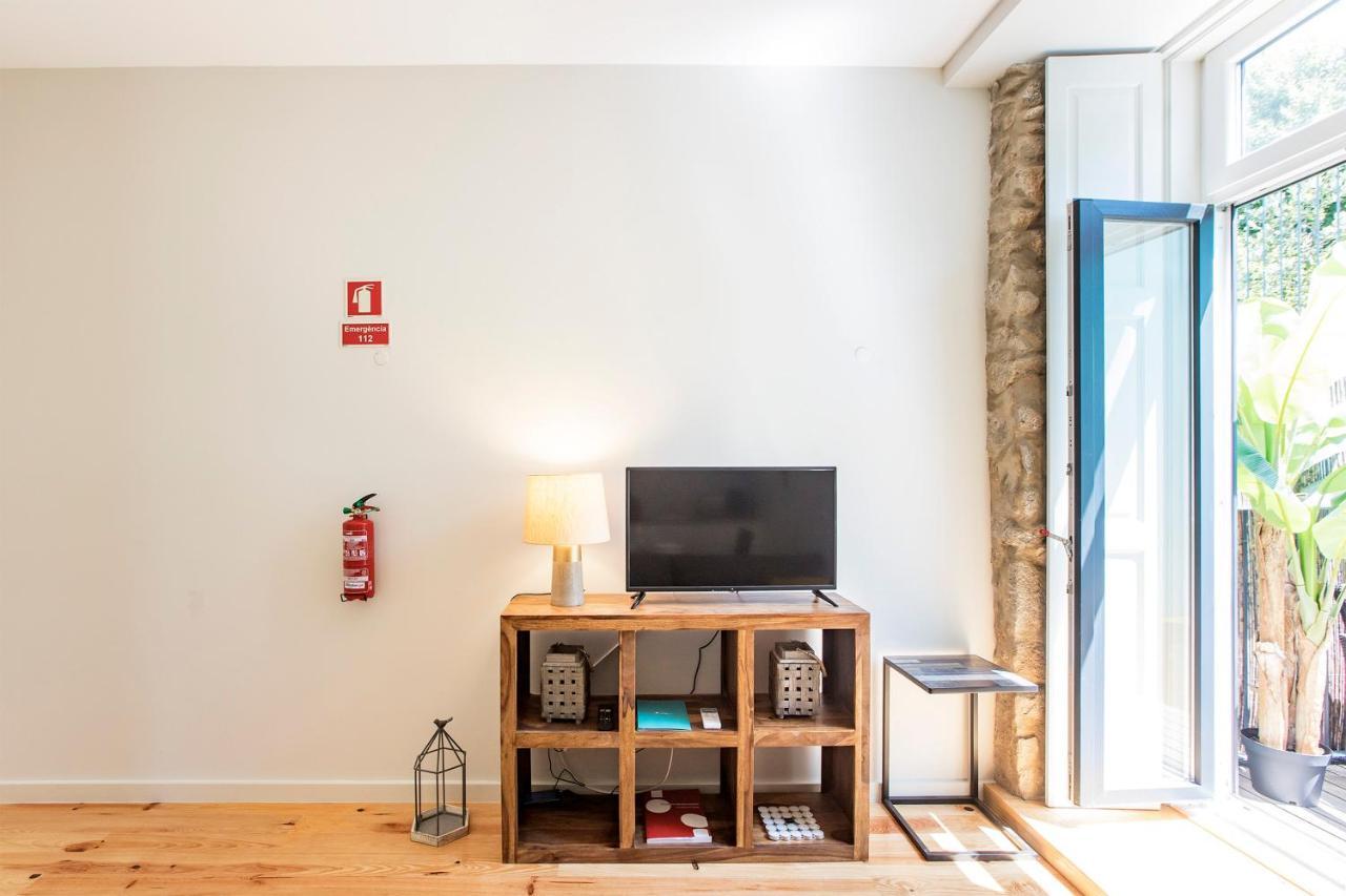 Central Studio W/ Pool, Ac & Patio By Lovelystay Porto Luaran gambar